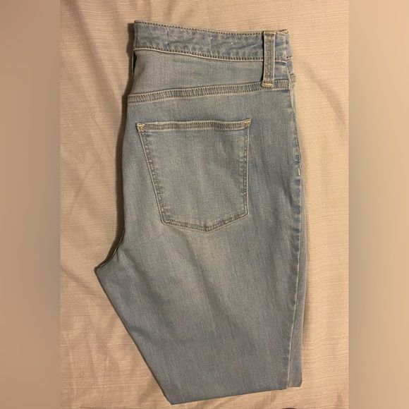 SOLD‼️ Universal Thread jeans - Picture 4 of 6